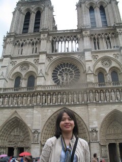 Curhat pada Tuhan di Notre Dame