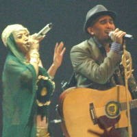 Dewi Persik Jadi Kejutan di Konser Glenn Fredly