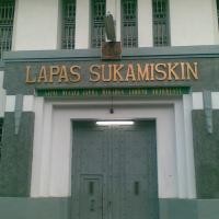 Pollycarpus Dibawa Mabes Polri ke Jakarta