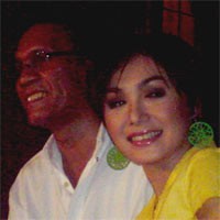 Yuni Shara Kehabisan Air Mata