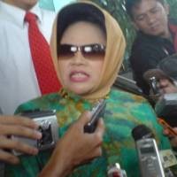 Diperiksa KPK, Hetty Koes Endang Nyanyi