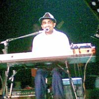 Konser Drama Glenn Fredly Bius Warga Surabaya