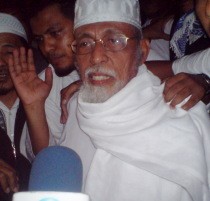 Abu Bakar Baasyir Jenguk Munarman & Habib Rizieq 