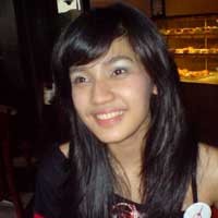 Dhini Aminarti Tunangan?