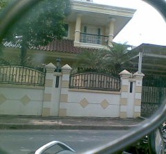 Ditongkrongi Wartawan, Rumah Muchdi PR Lengang