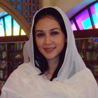 Pernikahan Dina Lorenza Diundur