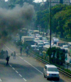 Mata Berdarah, Mahasiswa Korban Demo Dilarikan ke RS Jakarta
