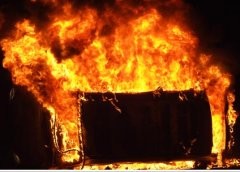 Rusuh di Semanggi, Mobil Dibakar