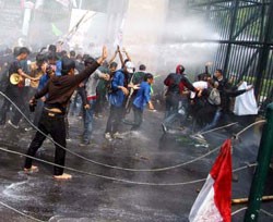 Syamsir Ditantang Sebut Nama Legislator Pendana Demo