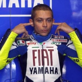 Rossi Belum Pikirkan Gelar 