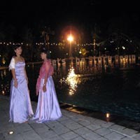 Bidik Pernikahan Outdoor, Kolam Renang Disulap Makin Romantis