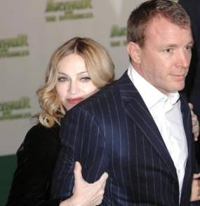 Madonna Bantah Cerai dan Selingkuh