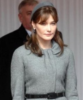 Carla Bruni Kecewakan Jepang