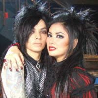 Nyanyi Rock, Titi DJ Minta Maaf