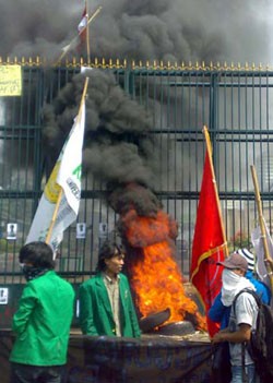 5 Aktivis FRM Diperiksa di Mabes Polri Terkait Demo Rusuh