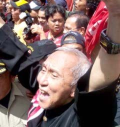 CD Permadi pun Warna Hitam