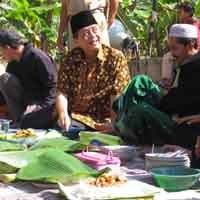 Pak Tjip Kampanye di Lereng Gunung Semeru