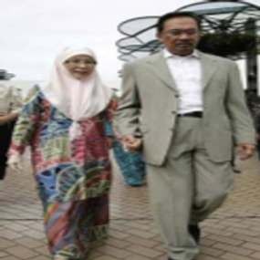 Anwar Laporkan Saiful ke Pengadilan Islam