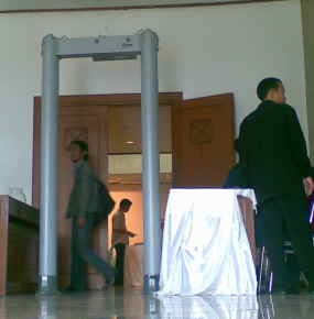 Paspampres Serbu KPU