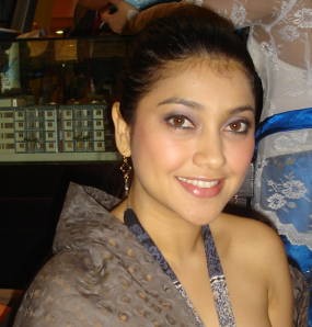 Sarah Azhari Kembali Berdendang