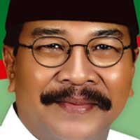 Jualan Kumis, Pakde Karwo Ingin Seperti Fauzi Bowo?