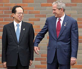 Bush Melawak, Presiden Lain Terbengong-bengong