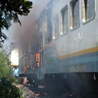 Dua Gerbong Terbakar, Masinis KA Cantik Ekspres Diperiksa 