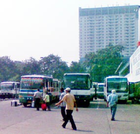 Terminal Lebak Bulus Mulai Ramai