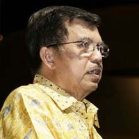 Yel-yel Golkar Warnai Silaturahmi Wapres JK-Warga Indramayu