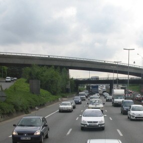 Pasar Mobil Semester I Naik 48%