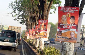 Khofifah Ajak Ibu-Ibu di Malang Goyang Bareng