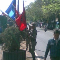 Ratusan Bendera Parpol Ikut Dicabut  
