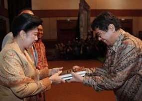 Aulia Tantowi Pohan dan Ransel