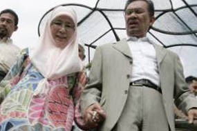 Anwar Baru Operasi Ditangkap, Istri Kecam Polisi Tak Gentle