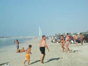 Polisi Dubai Gelar Operasi Anti Bugil di Kawasan Pantai