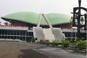 Agung Laksono Jadi Guide Wartawan Rekreasi Keliling DPR