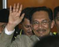 Anwar, Melesat Bak Meteor Lalu Jatuh & Dijatuhkan Lagi