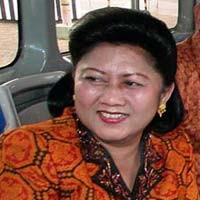 Ibu Ani Raih Gelar Ibu Pembangunan