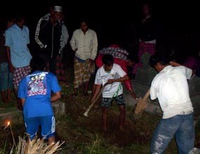 Liang Makam Dua Terpidana Mati Digali 20 Orang