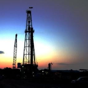Harga Minyak Mundur ke US$ 128