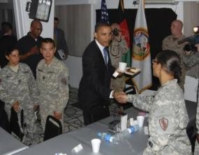Barack Obama Sarapan dengan Tentara AS di Kabul