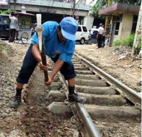 KA yang Anjlok Diprediksi Baru Bisa Dievakuasi Pk 14.00 WIB