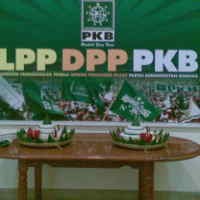 PKB Cak Imin Potong Tumpeng Tingkat Empat