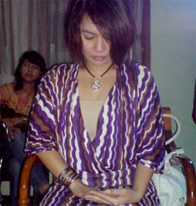 Eel Ritonga Mesra dengan Perempuan Lain