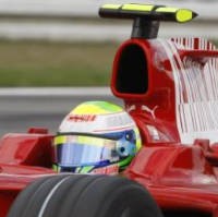 Massa Keluhkan Mobil