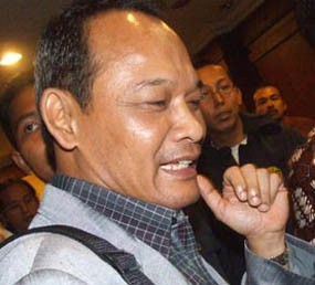 Azirwan Siapkan Rp 9 M untuk Suap Pemerintah & DPR