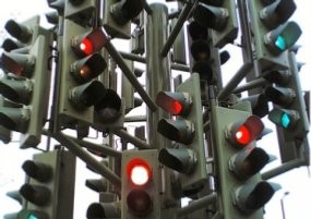 Sabar, Puluhan Lampu Merah Mati Pagi Ini