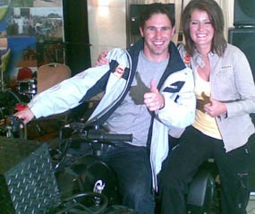 Joshua-Hogan Pecahkan Rekor Kelilingi Afrika Naik Motor