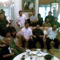 Quick Count Dimulai, Ketegangan Terjadi di Rumah Soekarwo