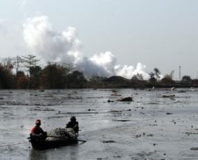 Korban Dampak Lumpur Ikut Coblosan di Desa Lain